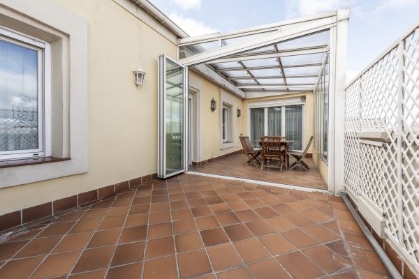 Glass Enclosure Installation